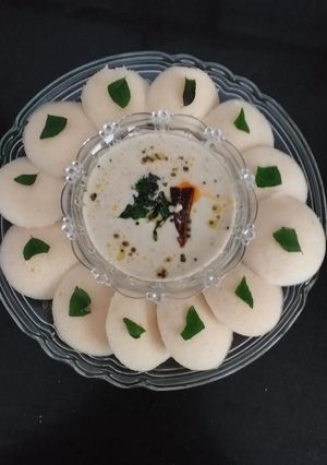सूजी की इडली (suji ki idli recipe in Hindi) रेसिपी मुख्य फोटो