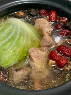 高麗菜香菇雞湯 的食譜成品照片