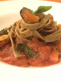 Una foto de Fetuccini con salsa de choritos