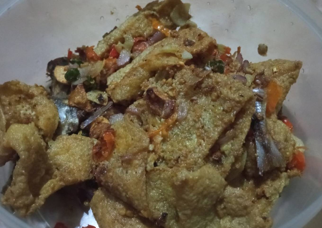 Kulit tahu ikan asin pedas gurih