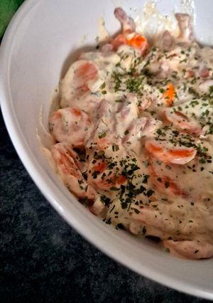 Une photo de Carottes 🥕 à la crème façon carbonara en cocotte 😃