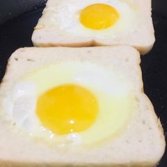A picture of Easy fried eggs.