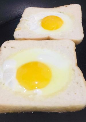 A picture of Easy fried eggs.