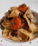 Tagliatelle con ragout de carrilleras en salsa de Oporto