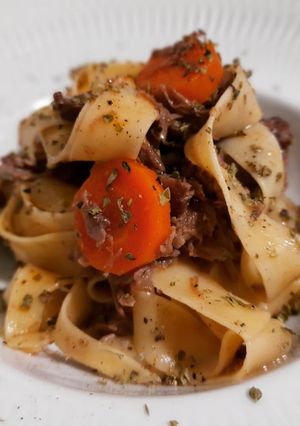 Una foto de Tagliatelle con ragout de carrilleras en salsa de Oporto