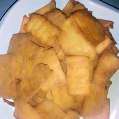 A picture of Homemade onion crackers.