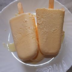 A picture of Vanilla Custard Popsickle.