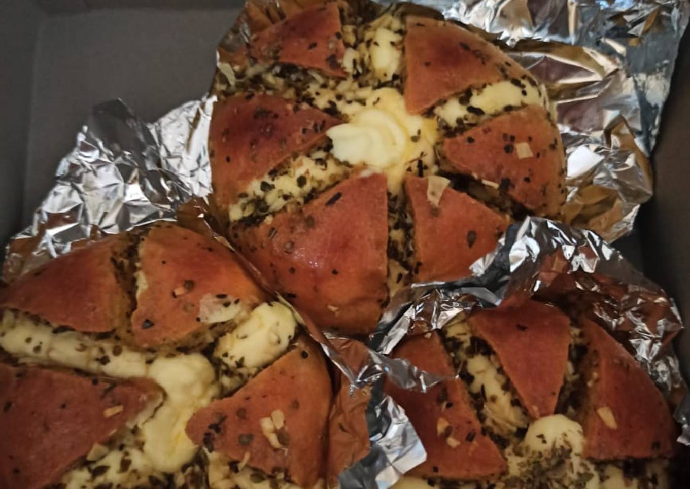 Korean Garlic Cheese Bread (Chijeu Ppang)