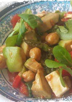 A picture of Mixed Salad with Avocado.