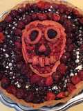 Tarte « skull » fruits rouges (du jardin) et citron pâte brisée rose
