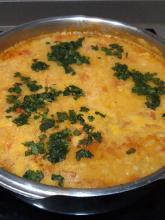Una foto de Sopa de lentejas rojas con jengibre y lima