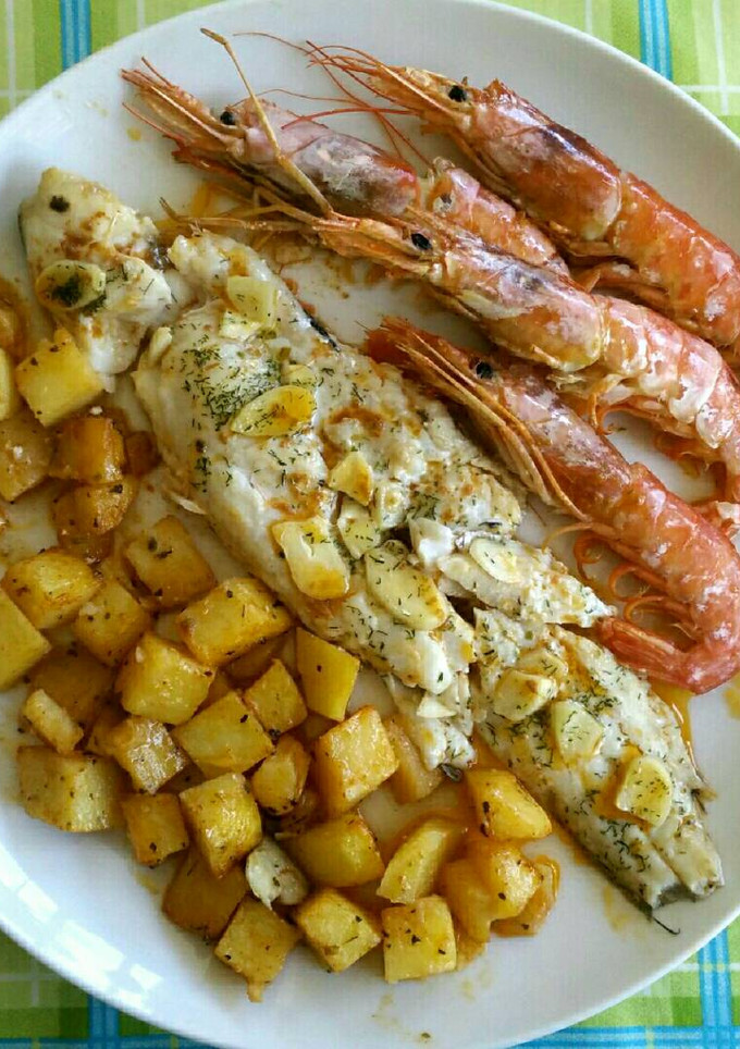 Una foto de Pescadillas al horno con gambones