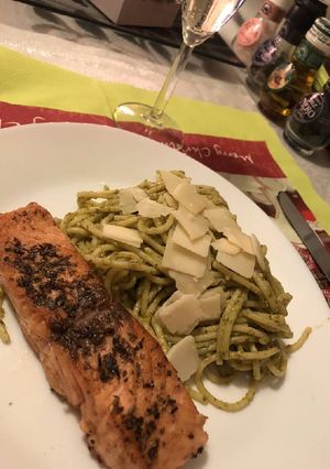 Lazacszelet pestos spagettivel recept fotója