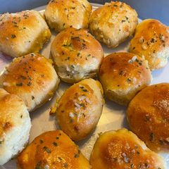 A picture of Garlic Rolls.