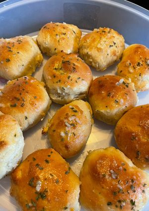 A picture of Garlic Rolls.