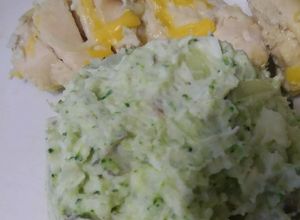 Una foto de Ensalada de Papa y brócoli🍴😋