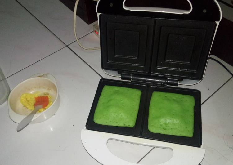 Langkah Mudah untuk Menyiapkan Kue pukis lembut kenyel enak tanpa telur (pakai sandwich toaster) yang Bisa Manjain Lidah