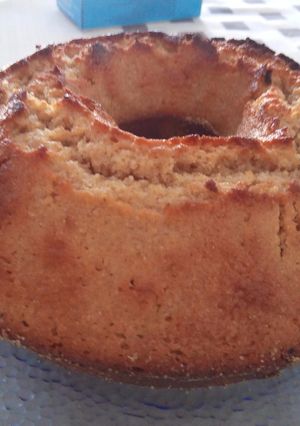 Una foto de Torta de harina de maíz integral (Bolo de fubá)