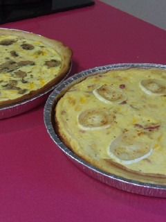 Una foto de Quiche de queso de cabra y otra de champiñones y bacon