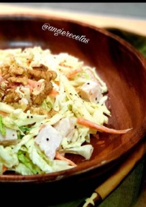 Una foto de Ensalada de repollo con salsa de yogur