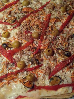 Una foto de Pizza marinera con base de tofu