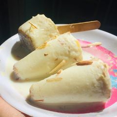 A picture of Malai kulfi.