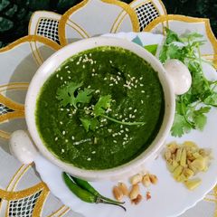 A picture of Dhania/Green Coriander leaves Chutney.