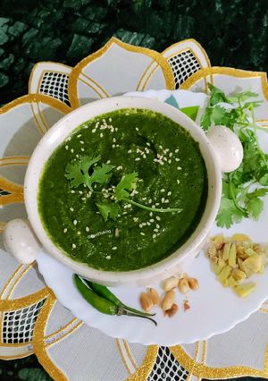 A picture of Dhania/Green Coriander leaves Chutney.