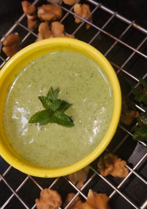 अखरोट की चटनी (akhrot ki chutney recipe in Hindi) रेसिपी मुख्य फोटो