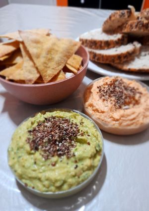 Una foto de Hummus verde