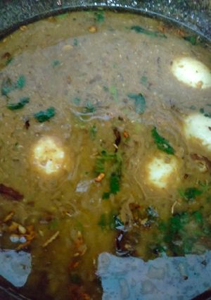 A picture of Sabut mung ki dal with boil eggs.
