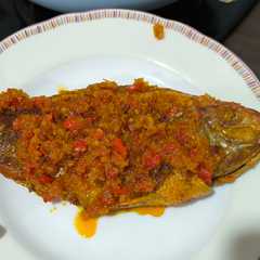รูปของ Ikan Nila Goreng Dengan Tumisan Cabe