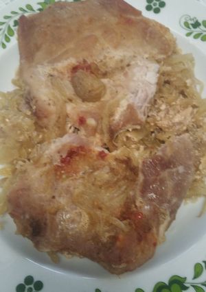 Savanyú káposzta ágyon sült fűszeres karaj recept fotója