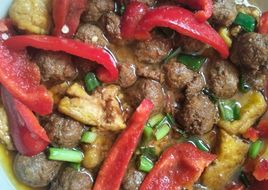 Semur Bola-Bola Daging Wortel dan Paprika