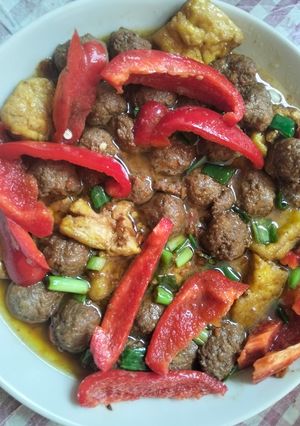 Foto resep Semur Bola-Bola Daging Wortel dan Paprika