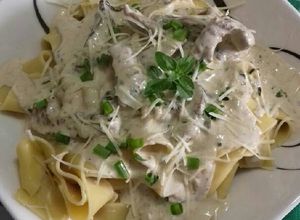 Foto de Macarrao ao molho de carne e creme de leite