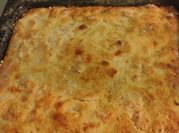 Una foto de torta de manzana maicena