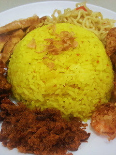 Foto resep Nasi Kuning Magic Com Praktis
