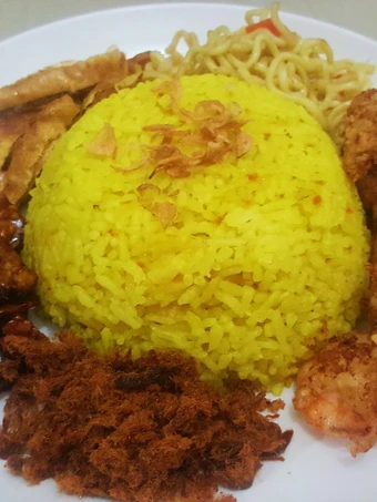Cara Simple Membikin Resep  Nasi Kuning Magic Com Praktis yang Bisa Manjain Lidah, Bikin Ketagihan