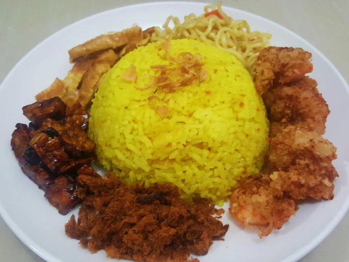 Cara Simple Membikin Resep  Nasi Kuning Magic Com Praktis yang Bisa Manjain Lidah, Bikin Ketagihan