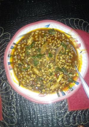 A picture of Porridge beans with spinach and fish.