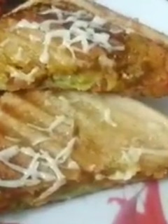 વેજીટેબલ ચીઝ સેન્ડવીચ(Vegetable cheese Sandwich Recipe in Gujarati) રેસીપી મુખ્ય ફોટો