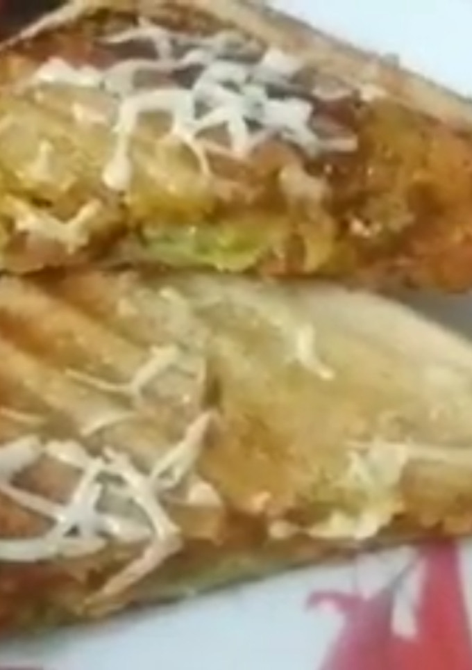 વેજીટેબલ ચીઝ સેન્ડવીચ(Vegetable cheese Sandwich Recipe in Gujarati) રેસીપી મુખ્ય ફોટો