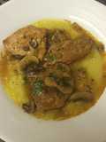 Solomillo de cerdo con salsa de champiñones y puré de apionabo