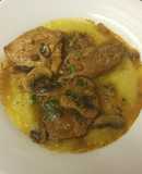 Solomillo de cerdo con salsa de champiñones y puré de apionabo