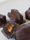 Tâmaras Medjool com Manteiga de Amêndoa Crocante e Chocolate 85%