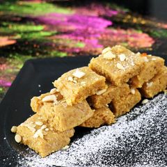 A picture of Besan and oats powder Barfi.