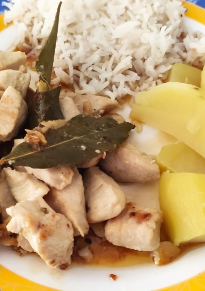 Una foto de Pollo al ajillo
