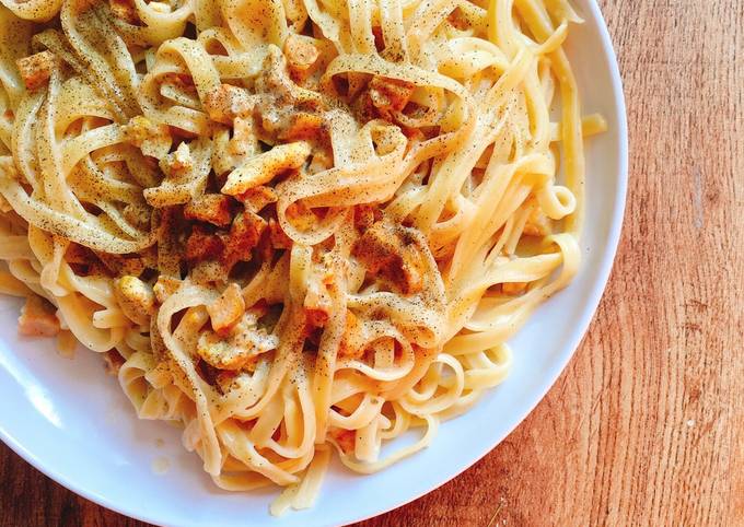 Creamy Fettucine Carbonara