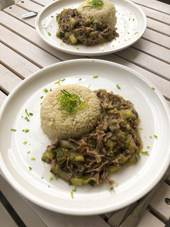 Una foto de Guiso de zapallito italiano y carne (animal o vegetal)
